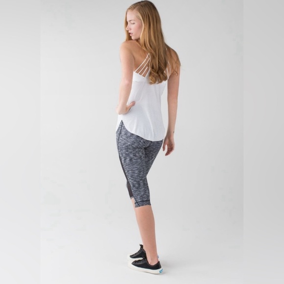 Lululemon Drop It Like It's Hot Crop Leggings Dramatic Static White Black Size 4 - Picture 4 of 8